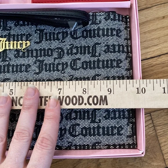 ❤️ ✨SALE!✨ Juicy Couture ‘Goth Stat’ Gift Set - Wristlet, Card Case, Keychain - Picture 7 of 8